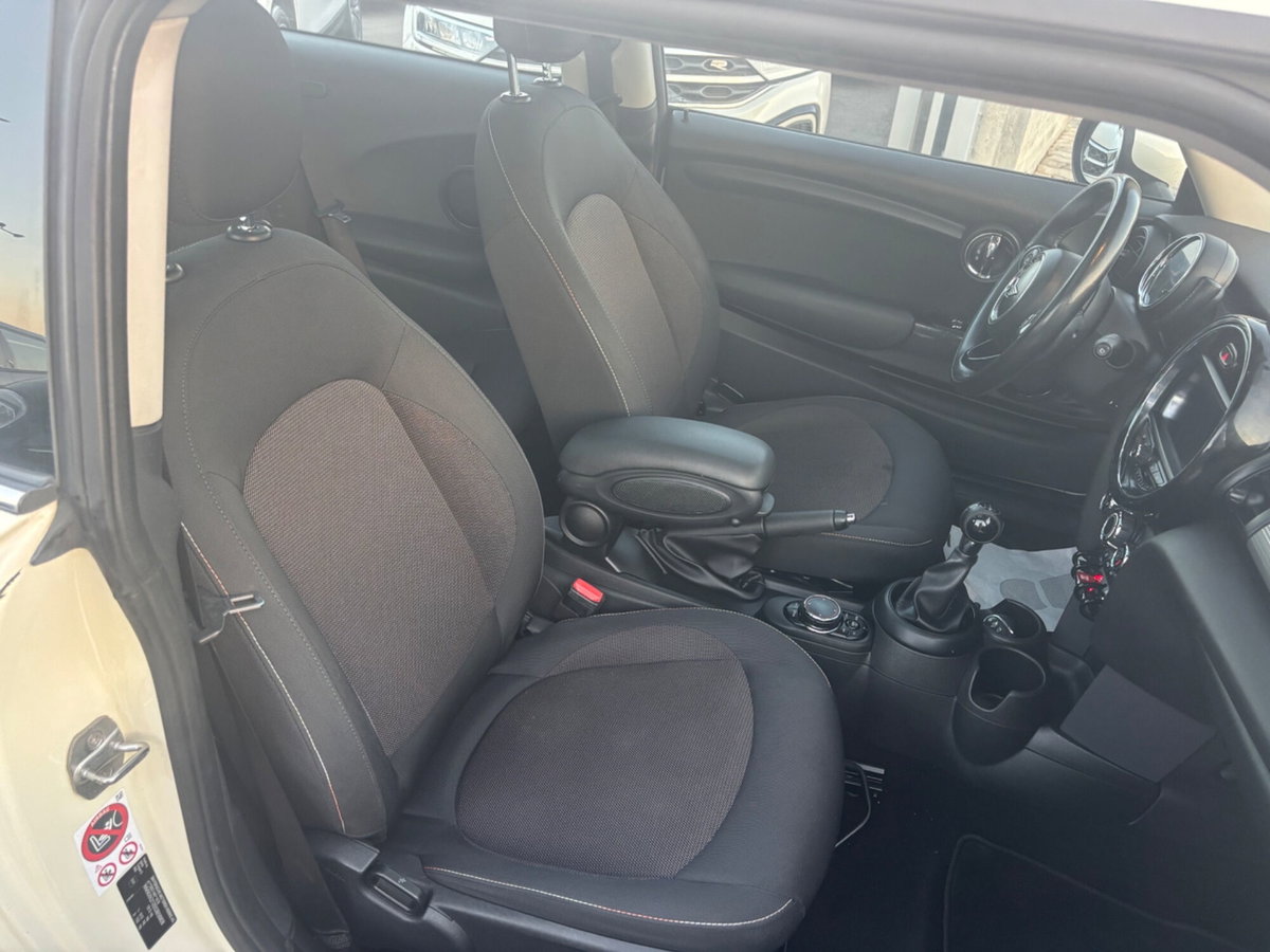 MINI Mini Paceman 1.6 Cooper D Paceman (11)