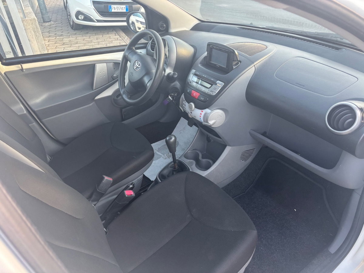 Toyota Aygo 1.0 12V VVT-i 5 porte Now Connect (10)