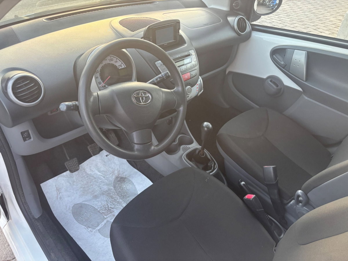 Toyota Aygo 1.0 12V VVT-i 5 porte Now Connect (13)