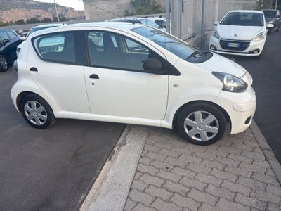 Toyota Aygo 1.0 12V VVT-i 5 porte Now Connect (5)