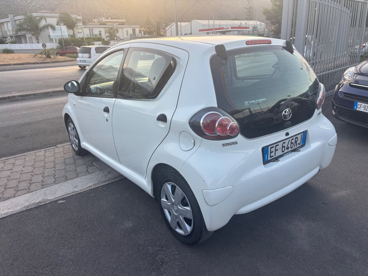 Toyota Aygo 1.0 12V VVT-i 5 porte Now Connect (8)
