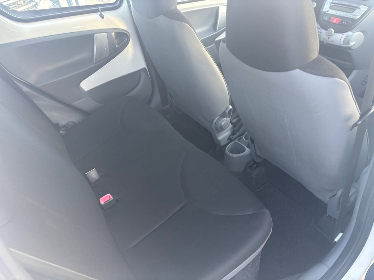 Toyota Aygo 1.0 12V VVT-i 5 porte Now Connect (9)
