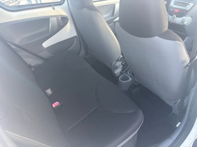 Toyota Aygo 1.0 12V VVT-i 5 porte Now Connect (9)
