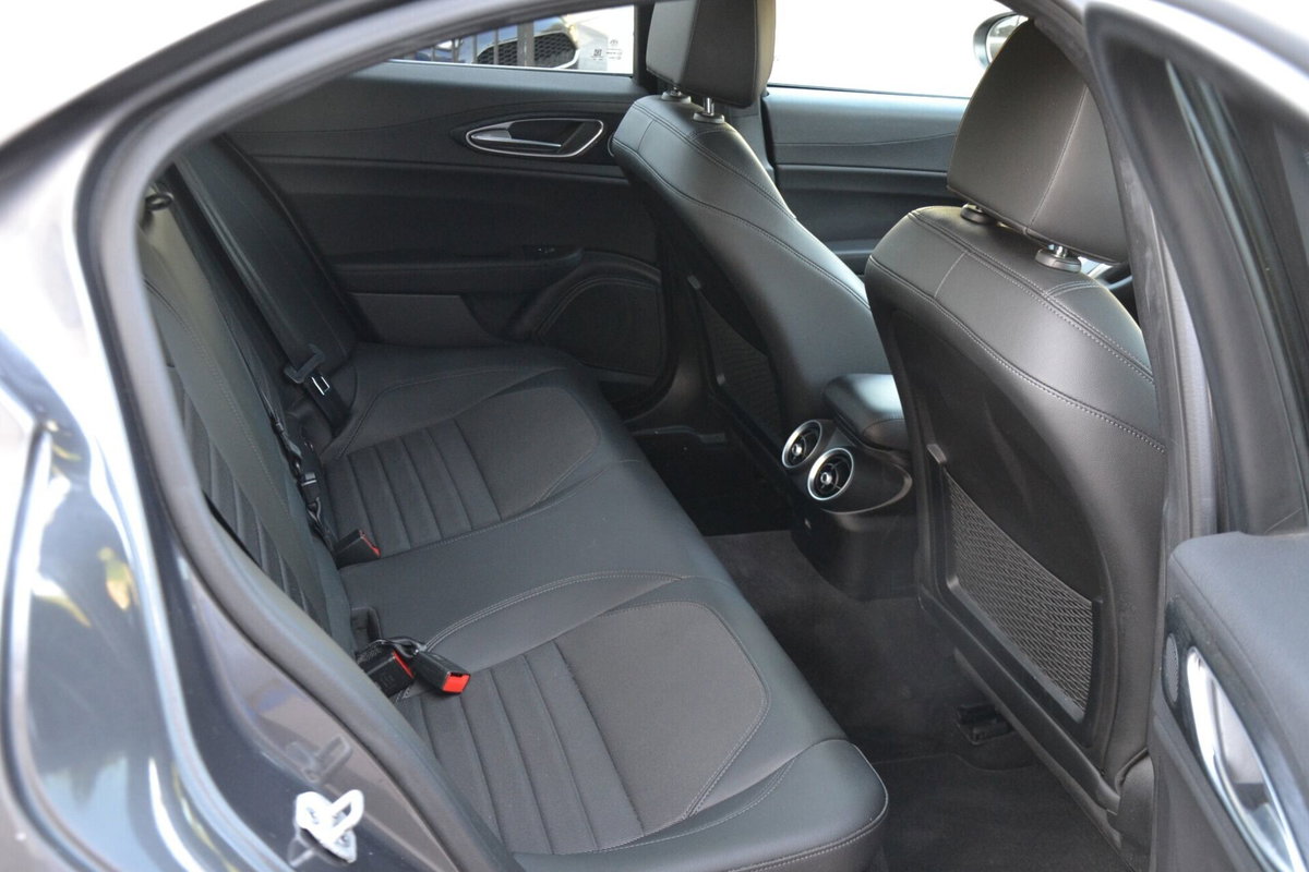 Alfa Romeo Giulia 2.2 t Sprint 160cv auto (18)