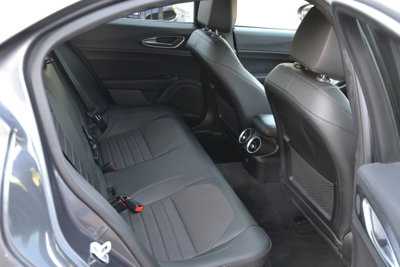 Alfa Romeo Giulia 2.2 t Sprint 160cv auto (18)