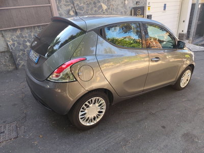 Lancia Ypsilon 1.2 69 CV 5 porte GPL Ecochic Gold (3)