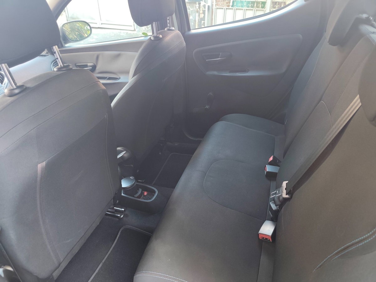Lancia Ypsilon 1.2 69 CV 5 porte GPL Ecochic Gold (8)