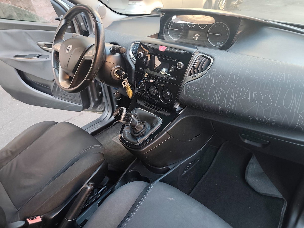 Lancia Ypsilon 1.2 69 CV 5 porte GPL Ecochic Gold (9)