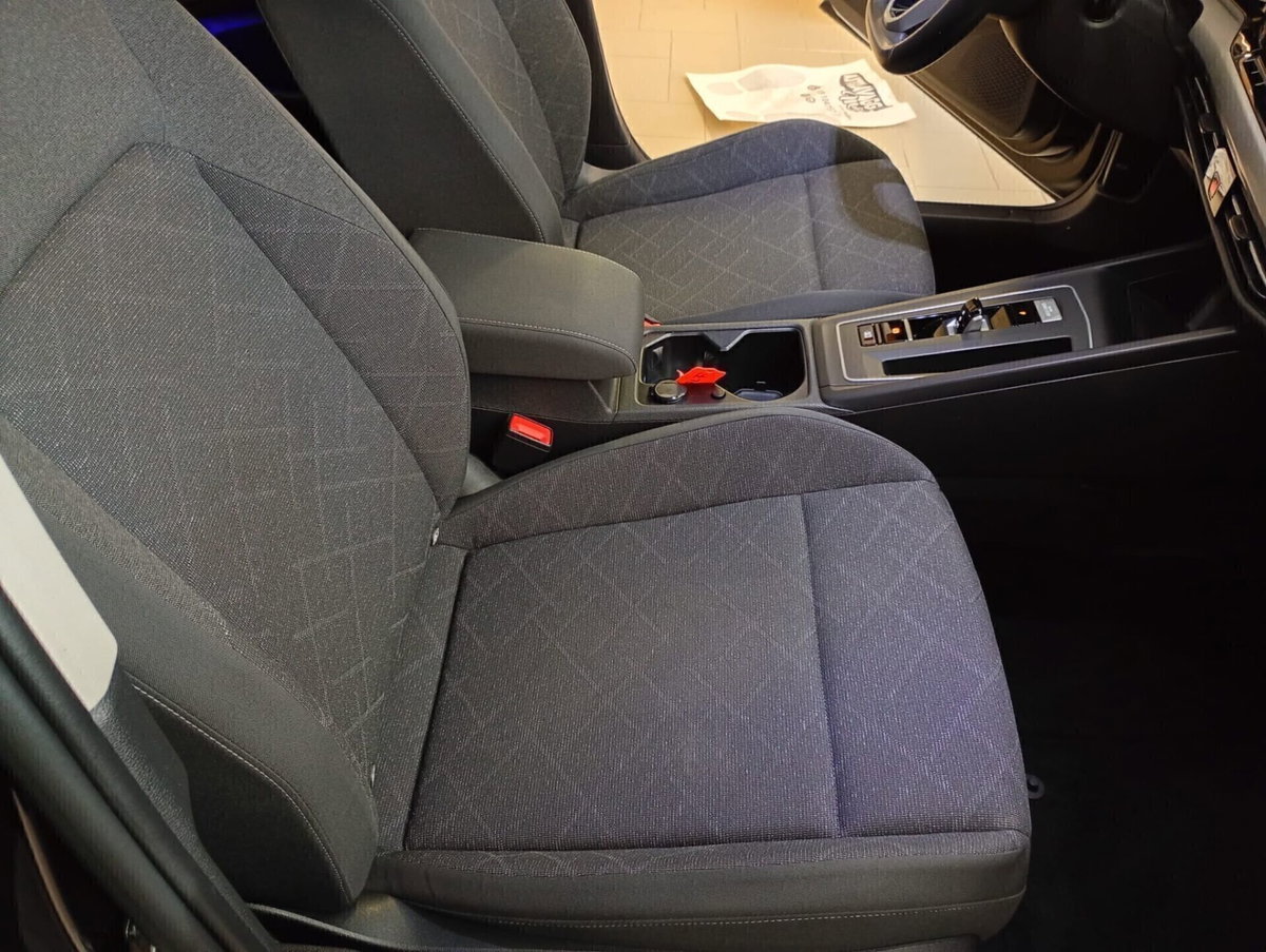 Volkswagen Golf 2.0 TDI DSG SCR Life (15)