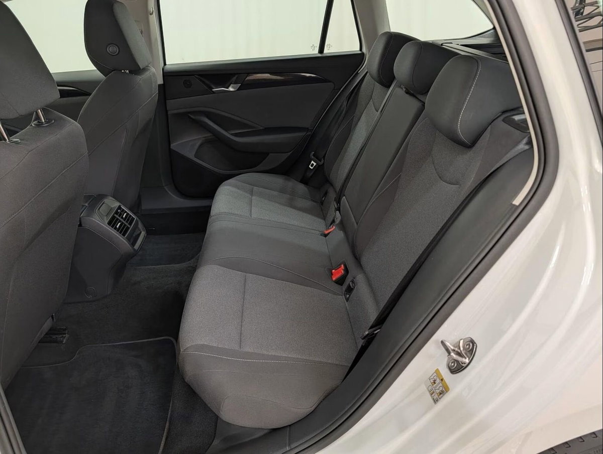 Volkswagen Passat 1.5 etsi act Passat 150cv dsg (11)