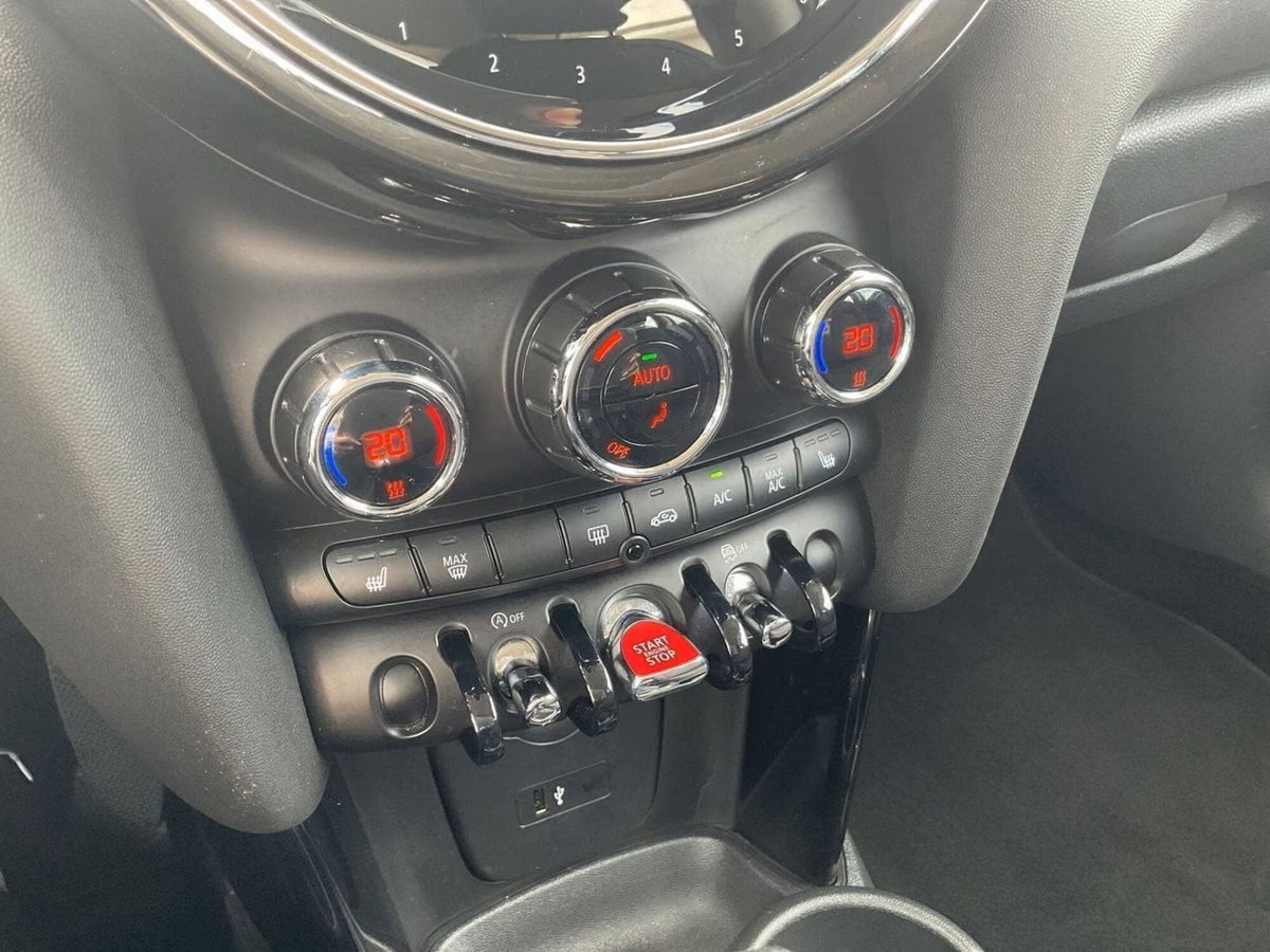 MINI Mini 1.5 Cooper Essential (12)