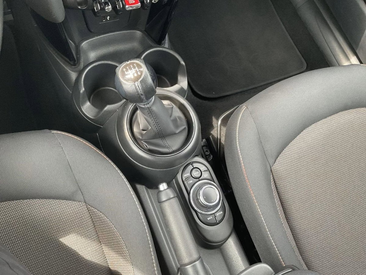 MINI Mini 1.5 Cooper Essential (13)