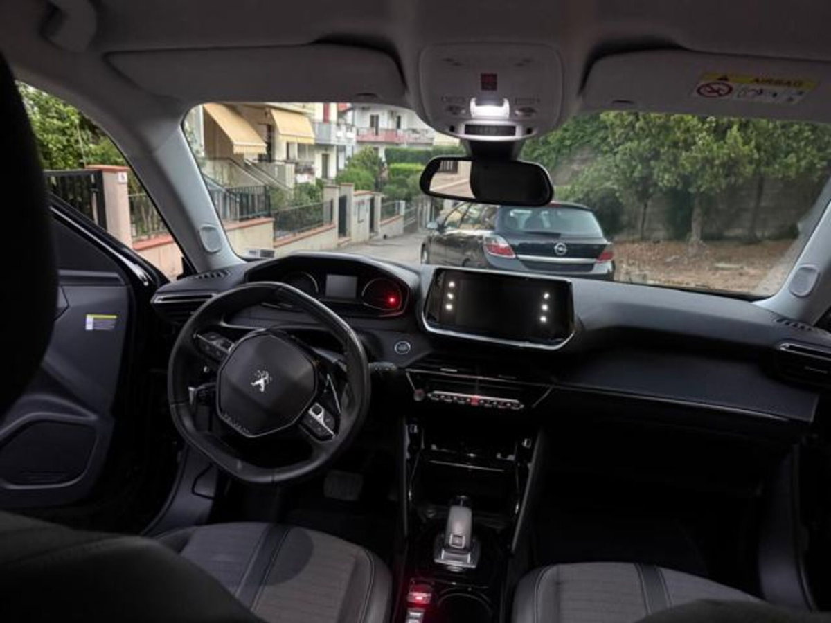 Peugeot 2008 BlueHDi 130 S&S EAT8 Allure Pack (10)