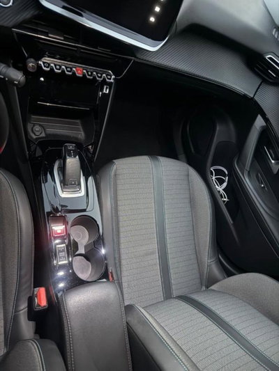 Peugeot 2008 BlueHDi 130 S&S EAT8 Allure Pack (13)
