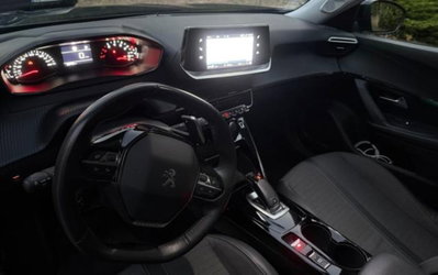 Peugeot 2008 BlueHDi 130 S&S EAT8 Allure Pack (9)