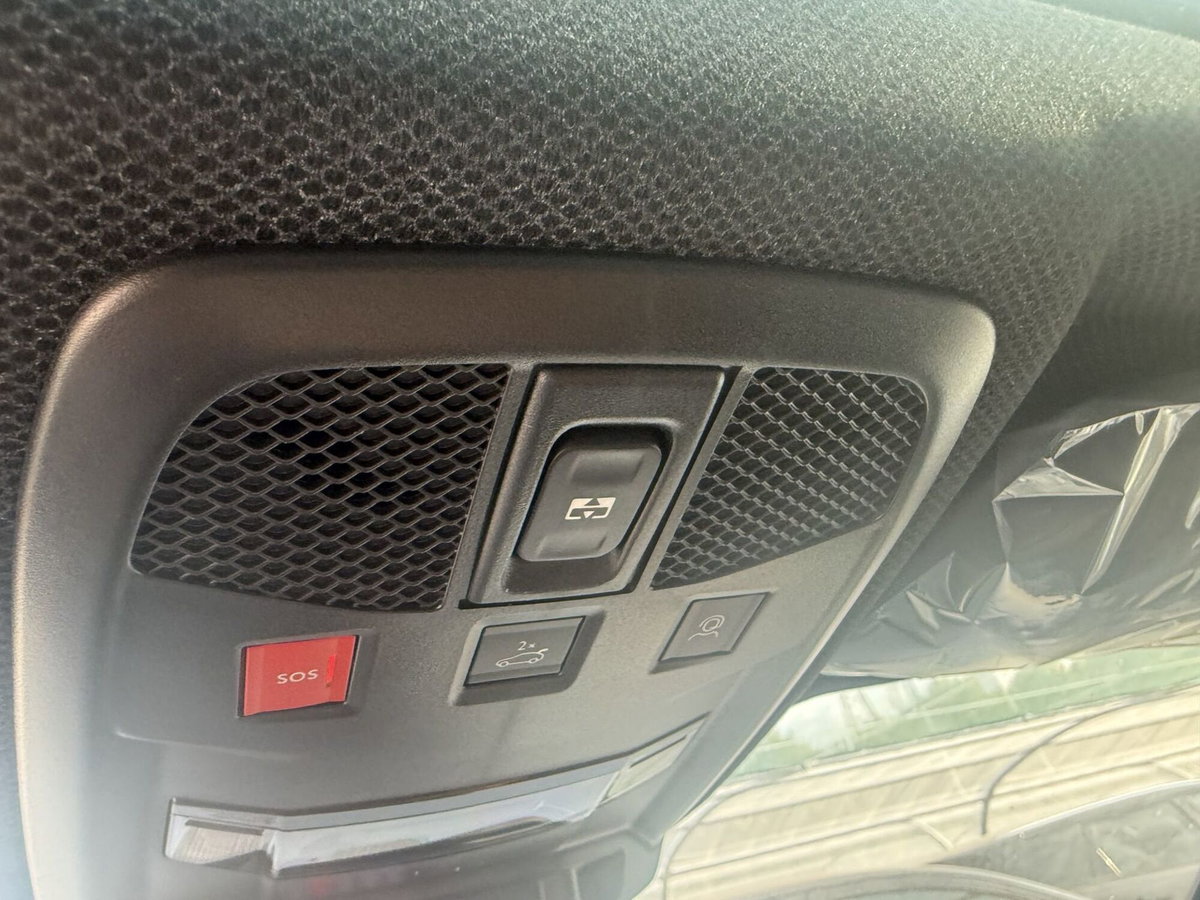Jeep Avenger 1.2 turbo e-hybrid mhev Summit fwd 110cv edct6 (14)