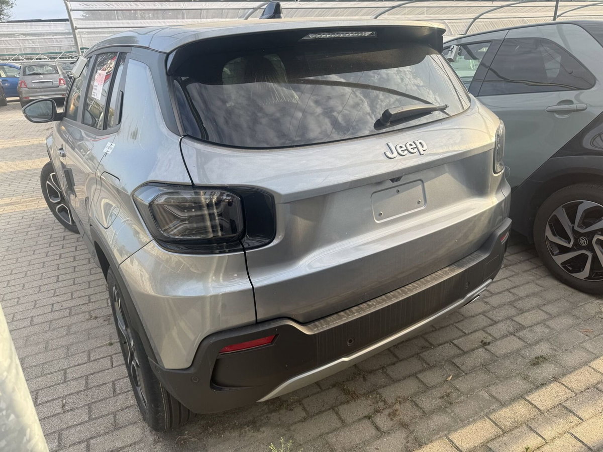 Jeep Avenger 1.2 turbo e-hybrid mhev Summit fwd 110cv edct6 (4)