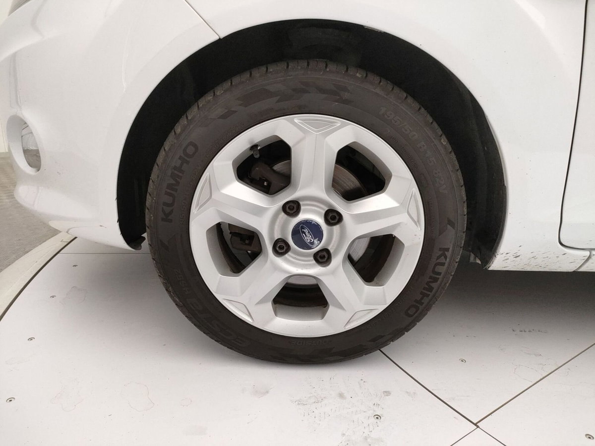 Ford Fiesta 1.4 5p. Bz.- GPL Titanium (10)