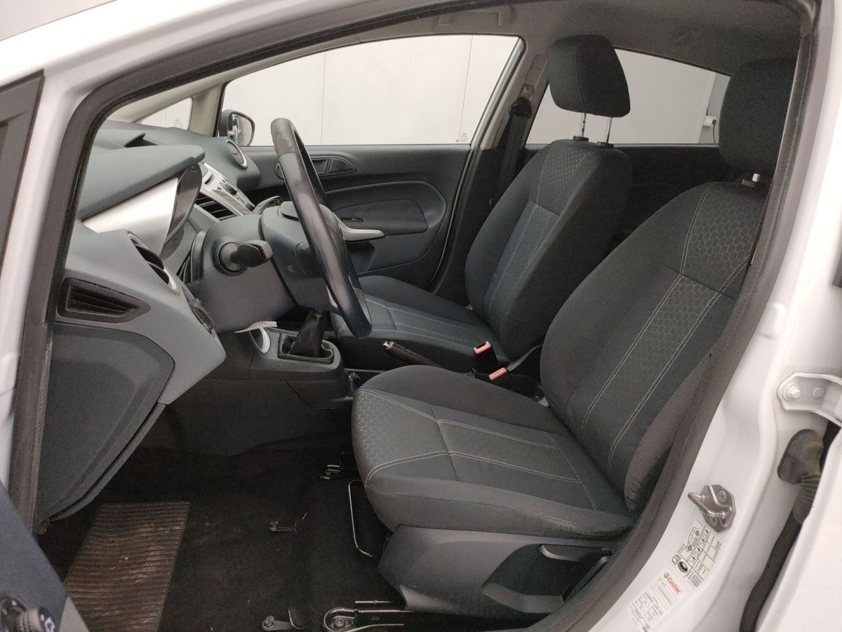 Ford Fiesta 1.4 5p. Bz.- GPL Titanium (7)