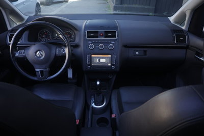 Volkswagen Touran 1.4 TSI DSG Highline EcoFuel (2)