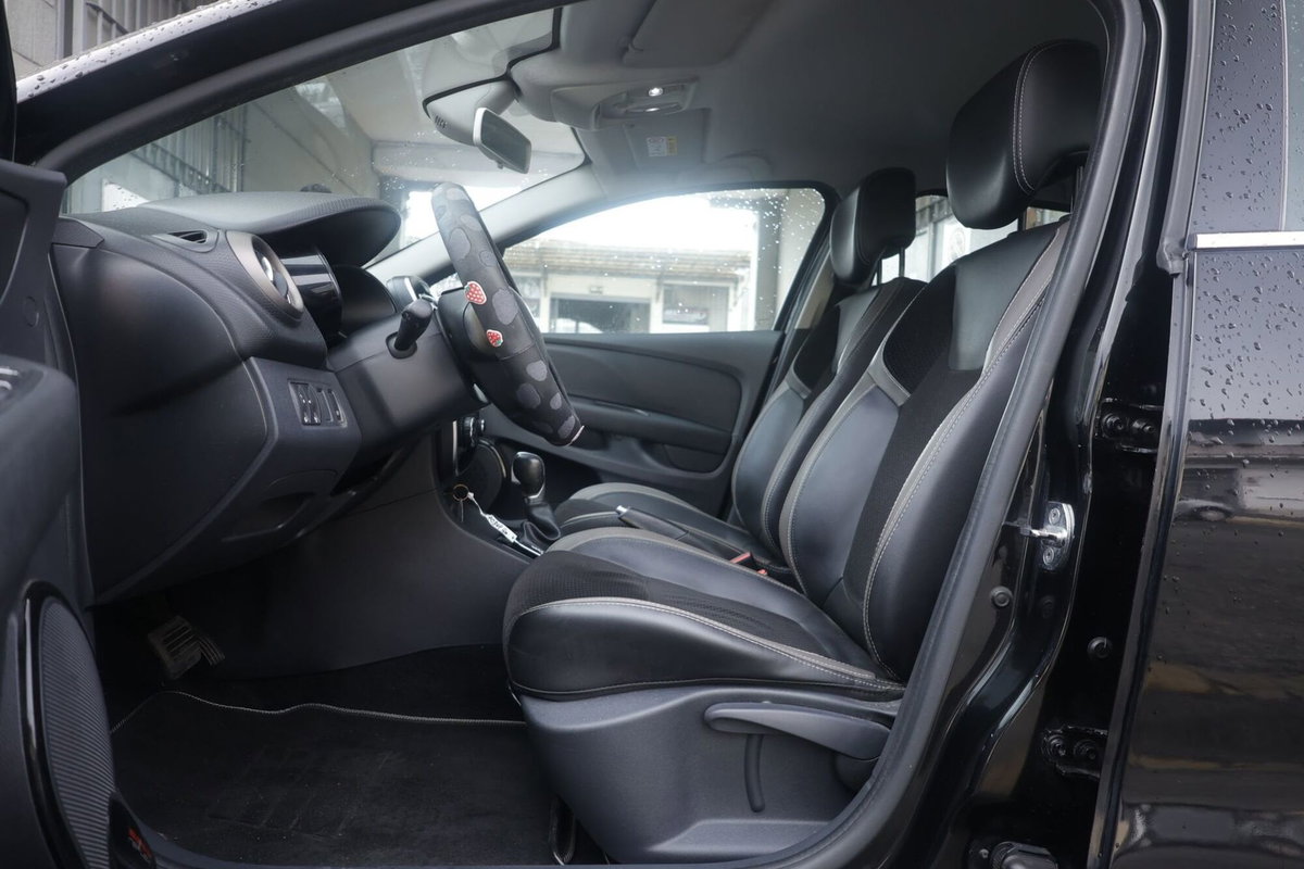 Renault Clio 1.5 dCi 8V 90CV EDC 5 porte Energy (18)