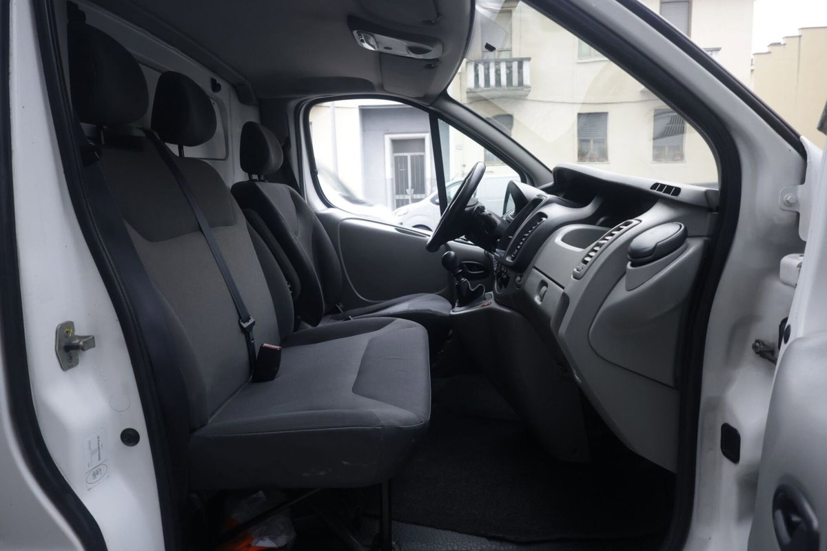 Renault Trafic Furgone T27 2.0 dCi/115 PC-TN Furgone (6)