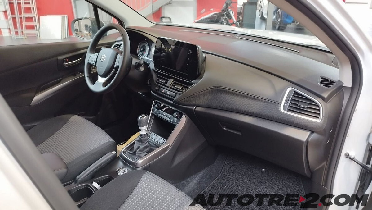 Suzuki S-Cross 1.5h 140v Starview 4wd allgrip at (5)