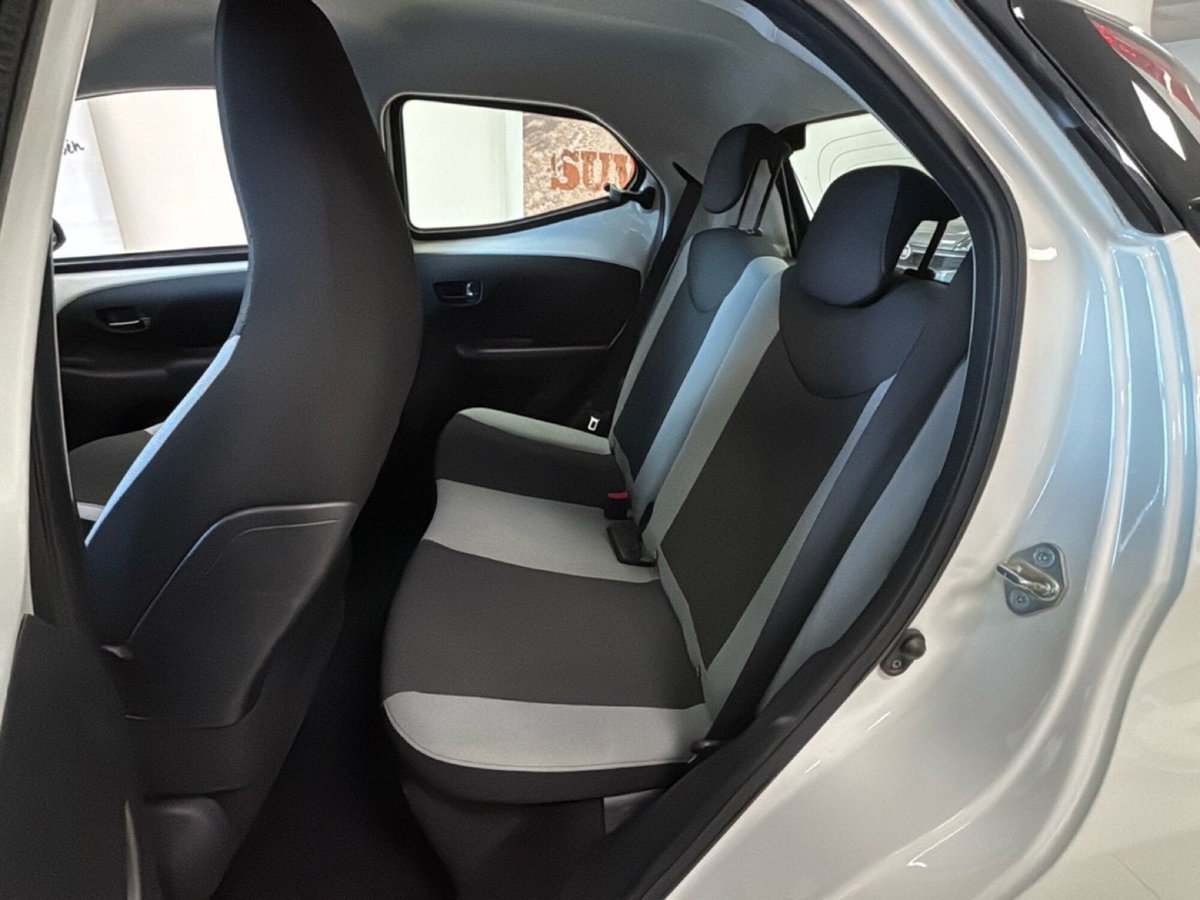 Toyota Aygo Connect 1.0 VVT-i 72 CV 5 porte x-you MMT (11)