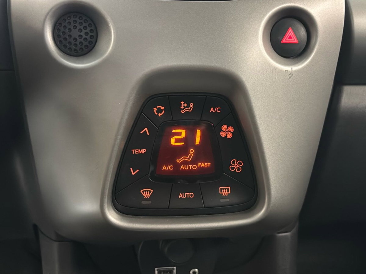 Toyota Aygo Connect 1.0 VVT-i 72 CV 5 porte x-you MMT (15)