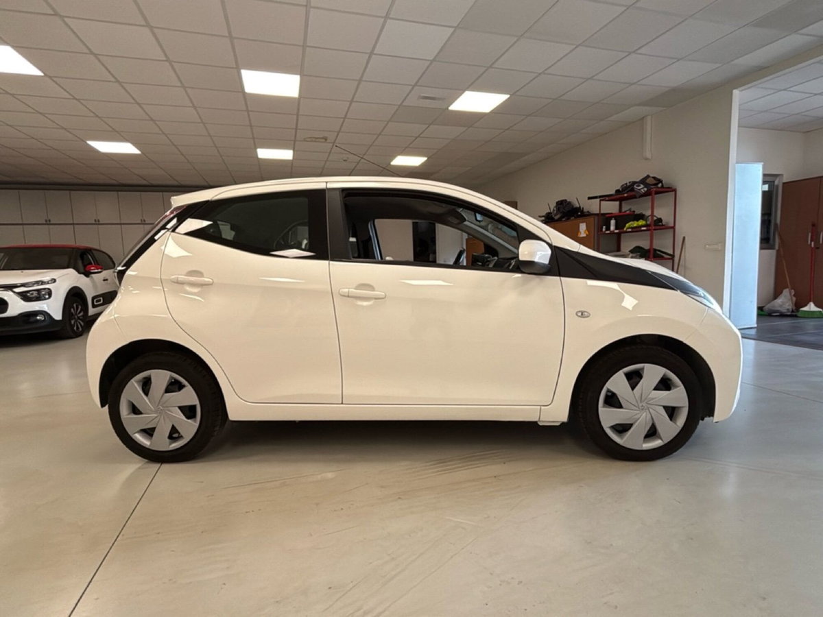 Toyota Aygo Connect 1.0 VVT-i 72 CV 5 porte x-you MMT (4)