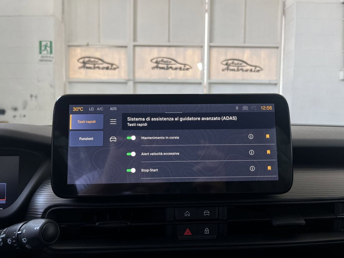 Jeep Avenger 1.2 turbo e-hybrid mhev Longitude fwd 110cv edct6 (12)