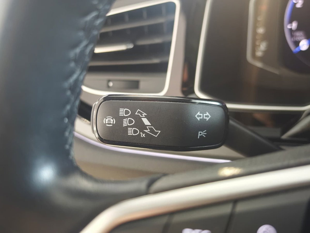 Volkswagen Taigo 1.0 TSI 110 CV R-Line (17)
