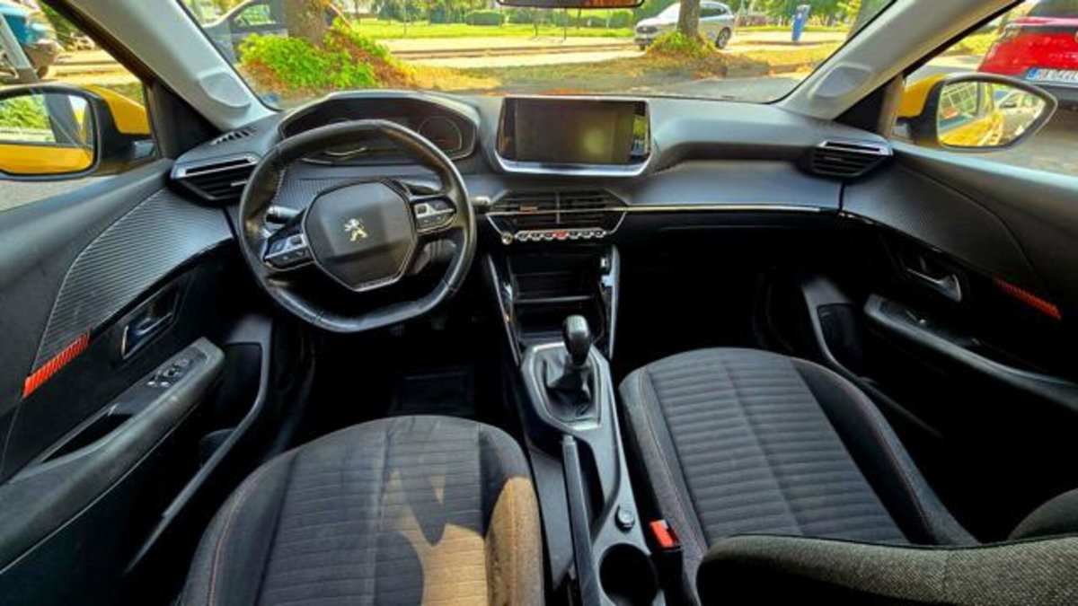 Peugeot 208 1.2 puretech Active s&s 75cv (15)