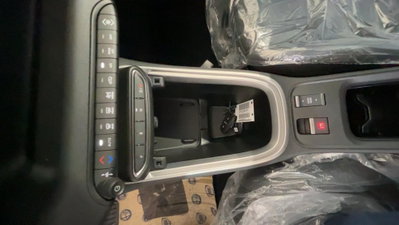 Jeep Avenger 1.2 turbo e-hybrid mhev Overland 4xe 145cv edct6 (14)