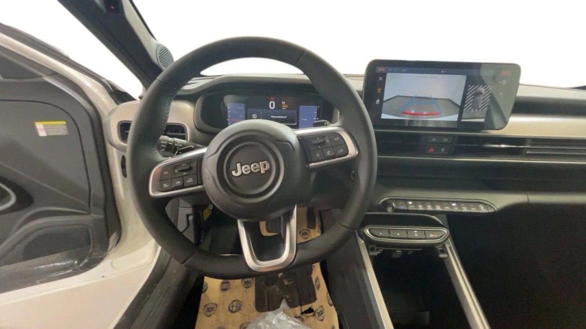 Jeep Avenger 1.2 turbo e-hybrid mhev Overland 4xe 145cv edct6 (6)