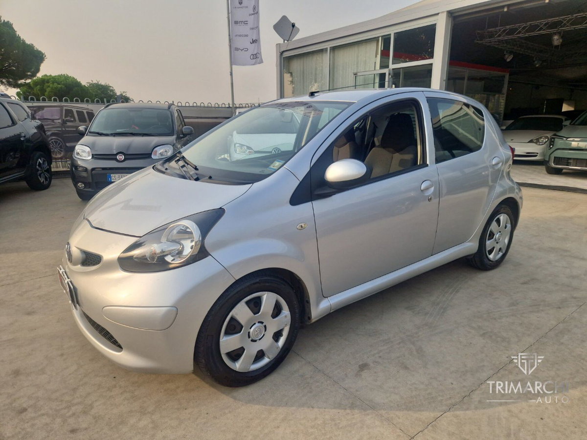 Toyota Aygo 1.0 12V VVT-i 5 porte M-MT (2)