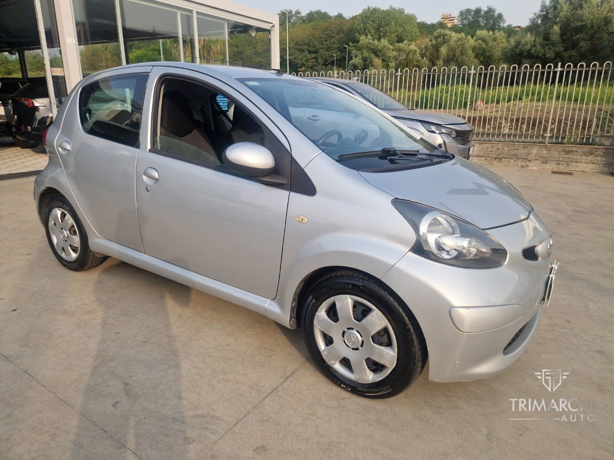 Toyota Aygo 1.0 12V VVT-i 5 porte M-MT (3)