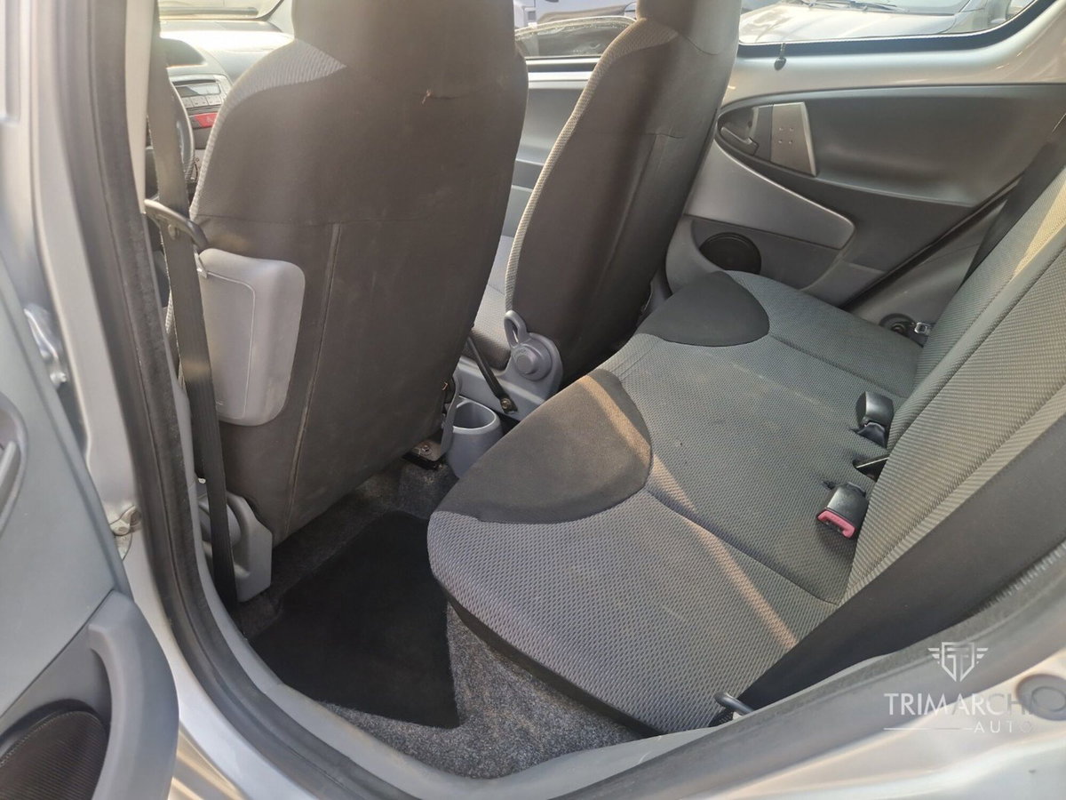Toyota Aygo 1.0 12V VVT-i 5 porte M-MT (7)