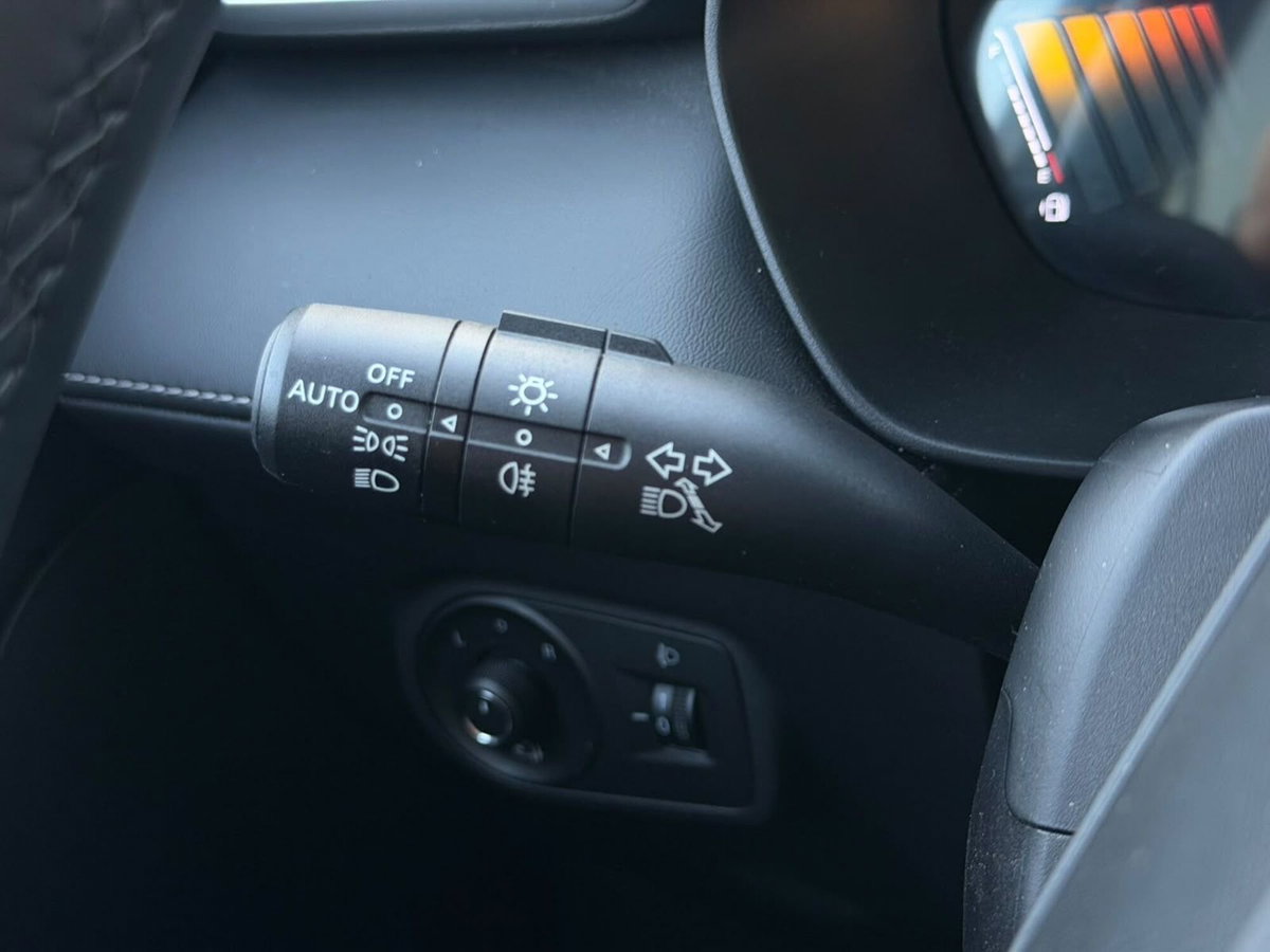 Mg ZS 1.5 hybrid+ Luxury auto (18)