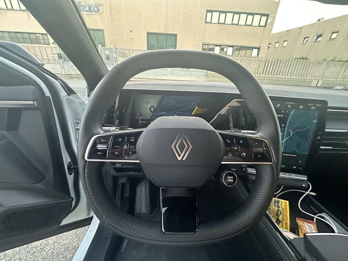 Renault Rafale 1.2 full hybrid Techno 200cv auto (9)