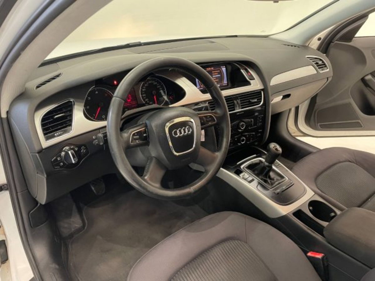 Audi A4 Avant 2.0 TDI 143CV F.AP. (11)