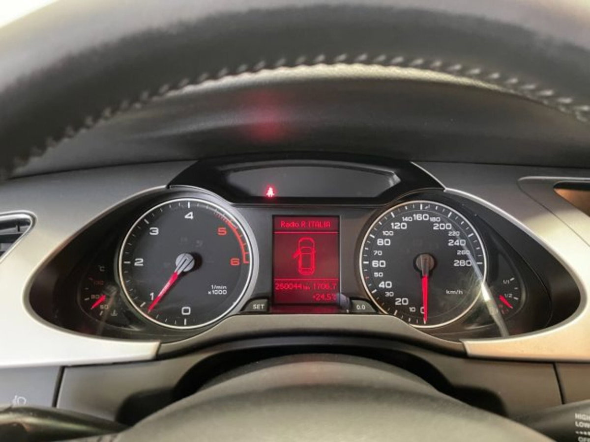 Audi A4 Avant 2.0 TDI 143CV F.AP. (5)