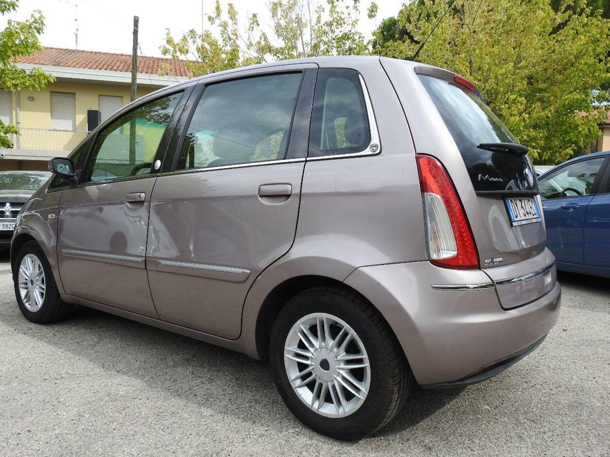 Lancia Musa 1.4 Oro Plus Ecochic GPL (3)
