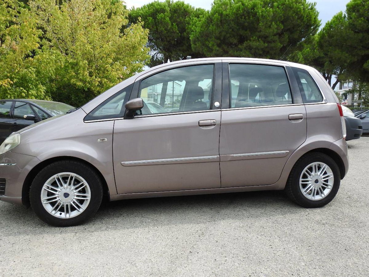 Lancia Musa 1.4 Oro Plus Ecochic GPL (4)