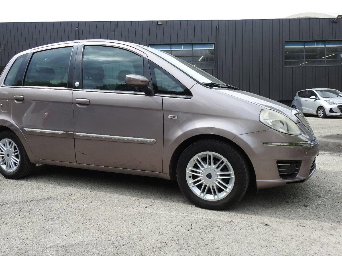 Lancia Musa 1.4 Oro Plus Ecochic GPL (7)