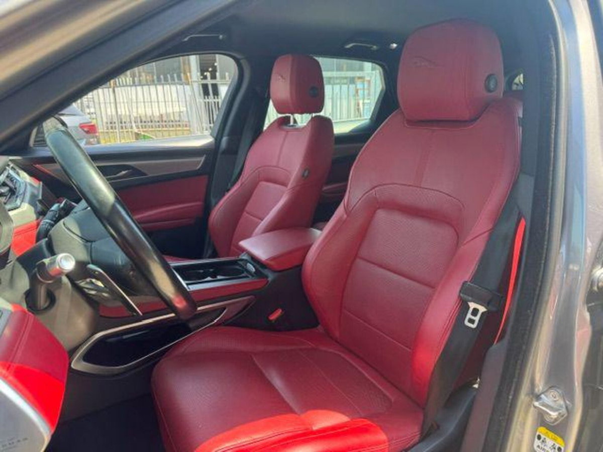Jaguar F-Pace 2.0 D 163 CV AWD aut. R-Dynamic SE (14)