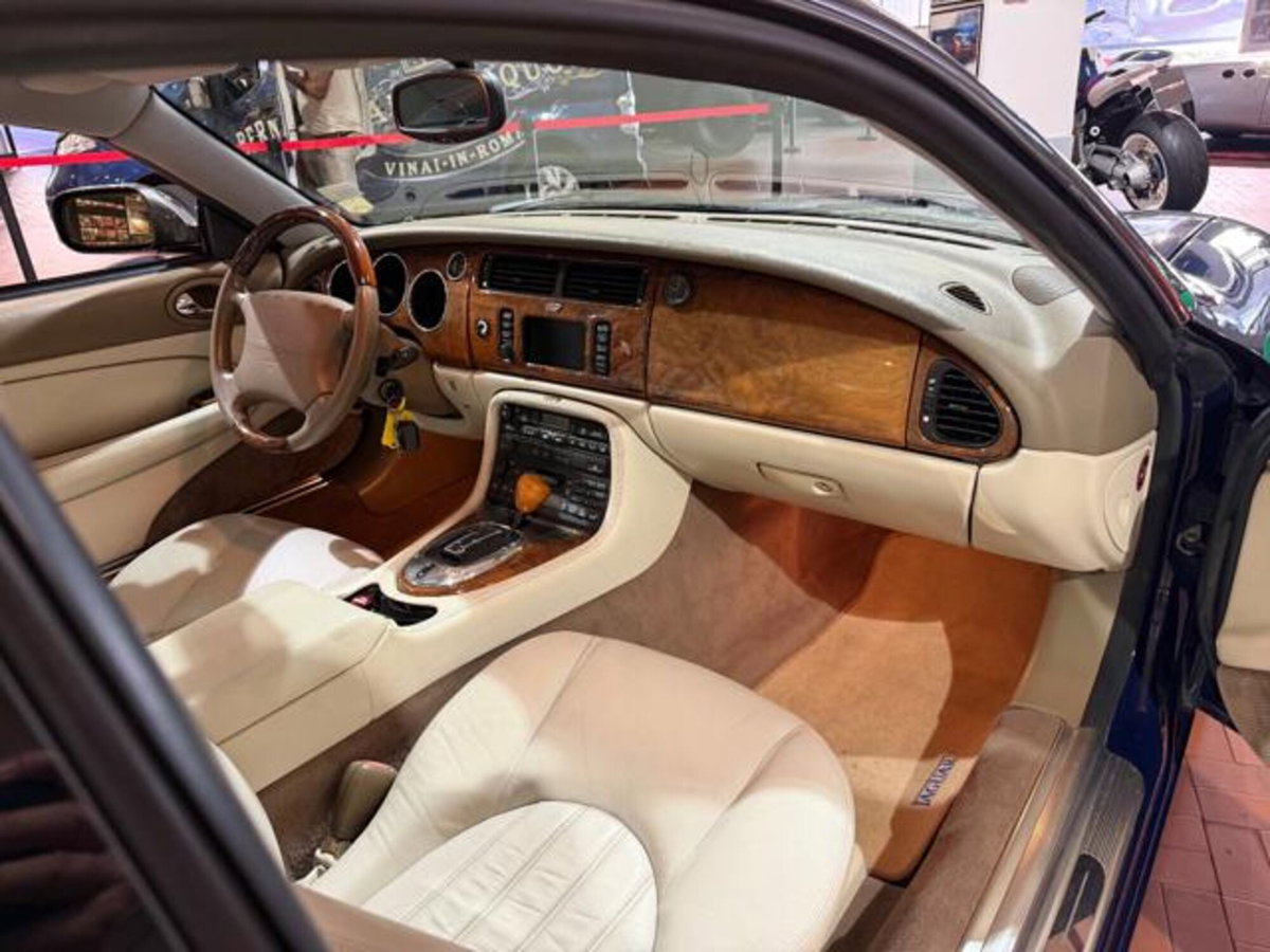 Jaguar XK8 4.0 Coupé (13)