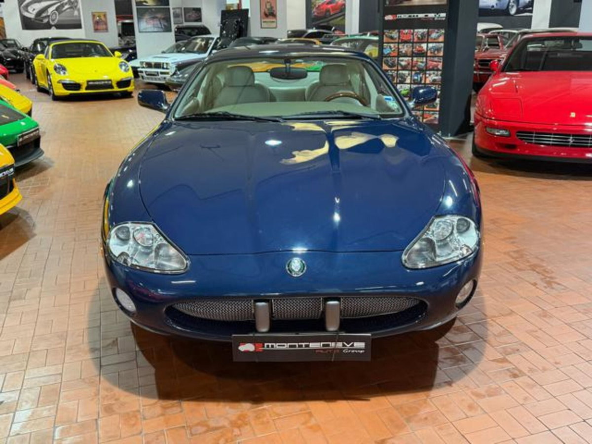Jaguar XK8 4.0 Coupé (2)
