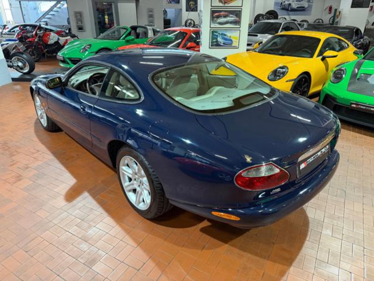 Jaguar XK8 4.0 Coupé (4)