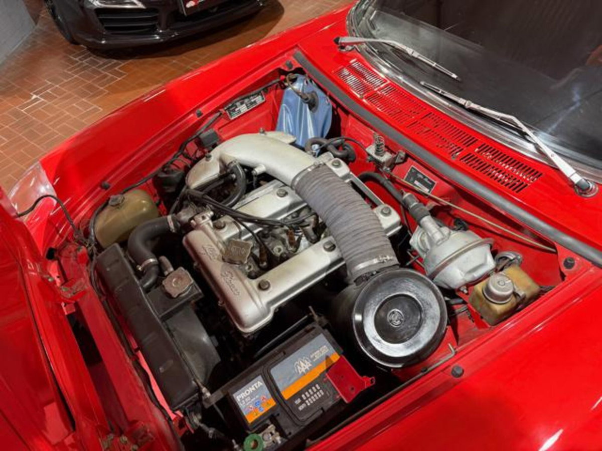 Alfa Romeo Spider 1750 TBi (15)